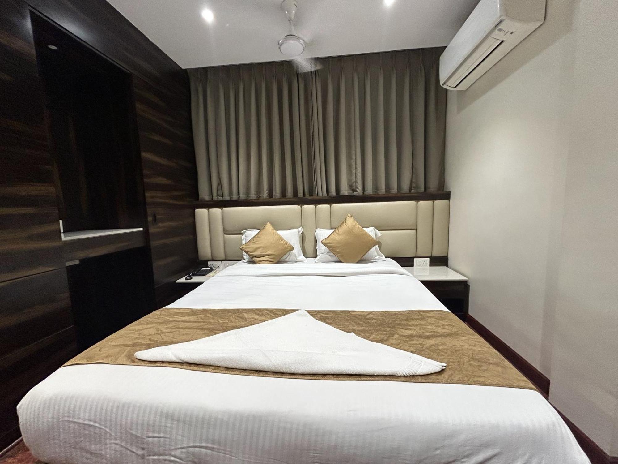The Pride Hotel Jamshedpur Exterior photo